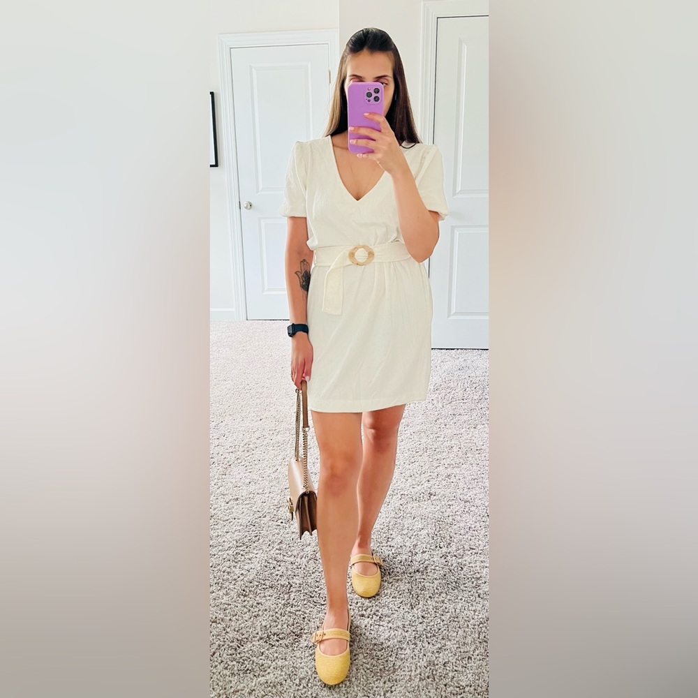 ✨ Cute Off-White Dress – Brazilian Brand, Puff Sleeves & Belt, Size M